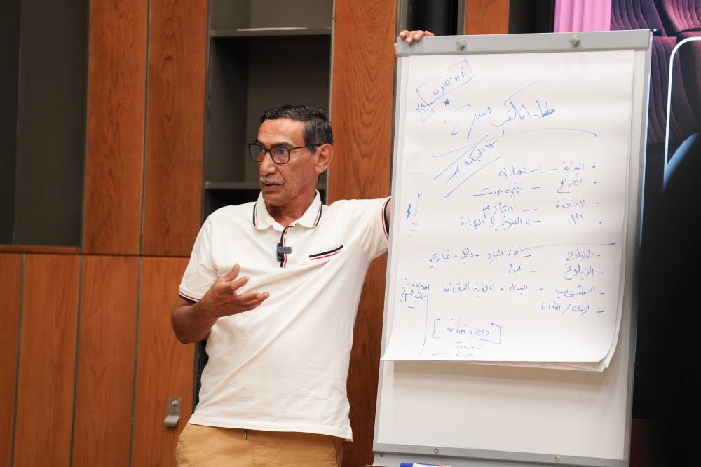 الفنان مرعي الحليان يحاضر في الورشة