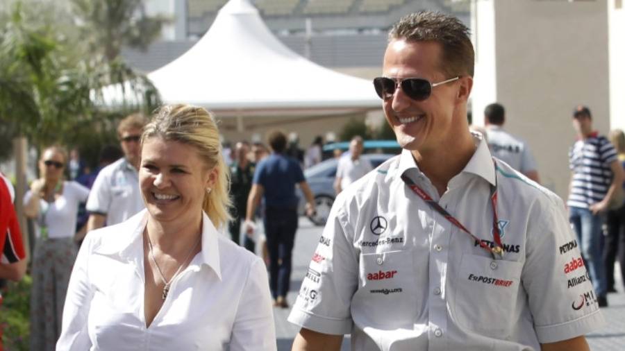 شوماخر وزوجته في جائزة أبوظبي للفورمولا1 في 2011