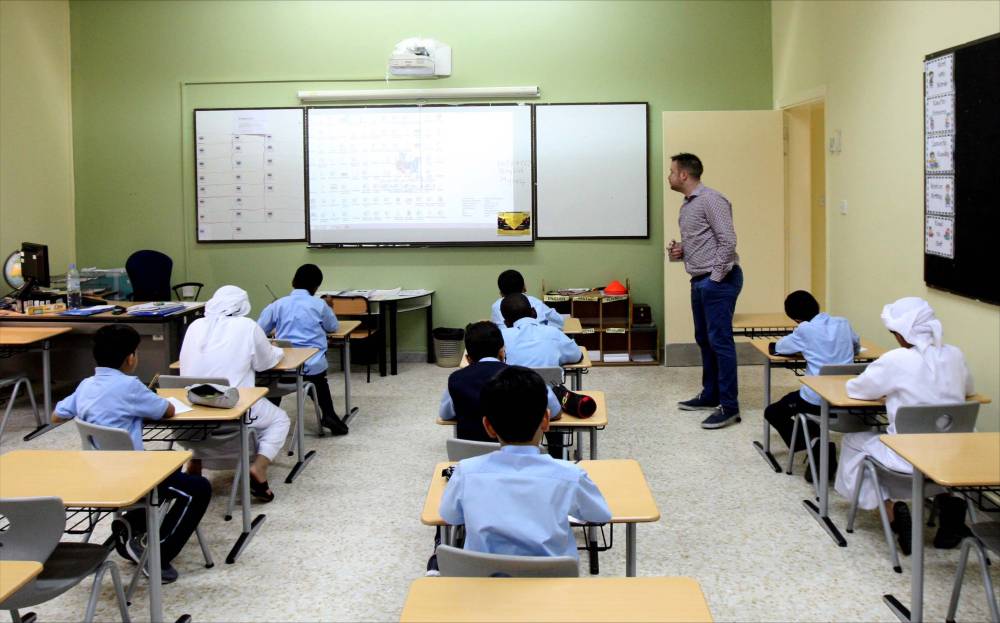 نوم الطلاب في الحصص الدراسية.. مشكلة تبحث عن حل