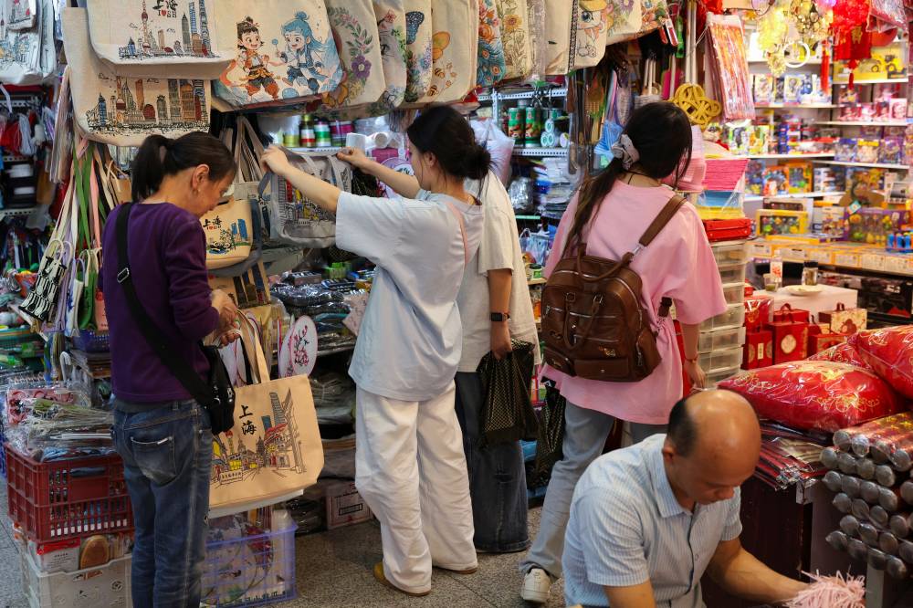 «حرب الماركات» تشتعل بين الصين وأمريكا.. والبيت الأبيض يتحرك