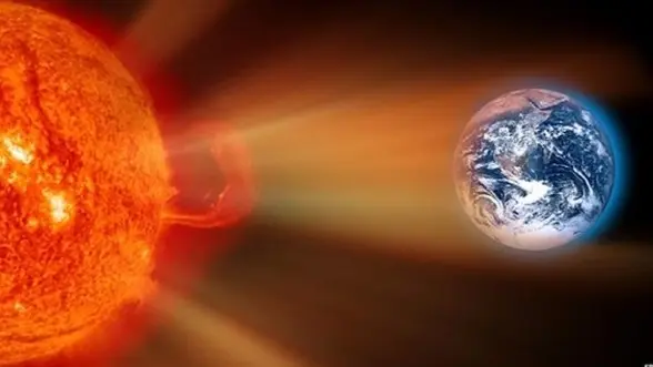 عاصفة مغناطيسية تضرب الأرض وتحذيرات من تأثيرات على الاتصالات والكهرباء