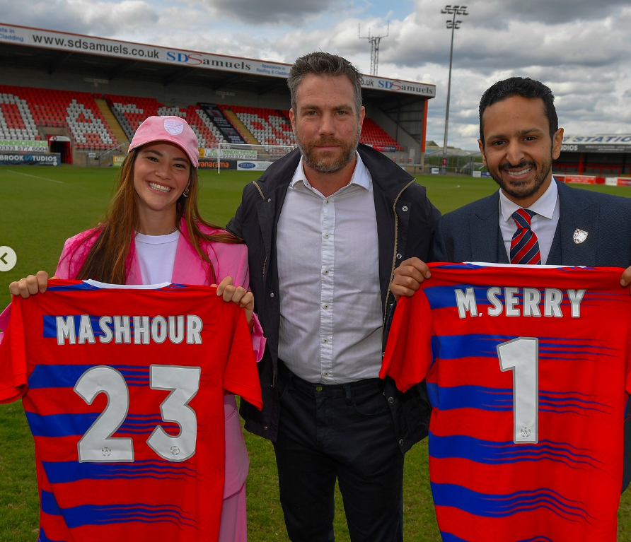 سنرد حق سلمى.. اليوتيوبر المصري مروان سري ينسحب من ملكية نادي داغنهام الإنجليزي (فيديو)