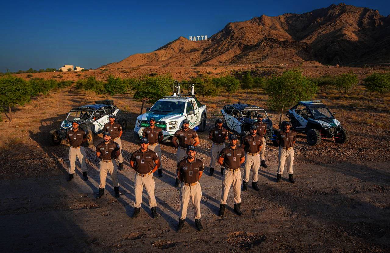 شُجعان حتا أسهموا في إسعاف أكثر من 200 شخص وإنقاذ 25 عالقاً في الجبال والأودية