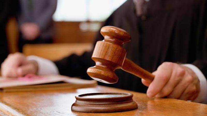 يطالبه بـ 780 ألف درهم والمحكمة ترفض
