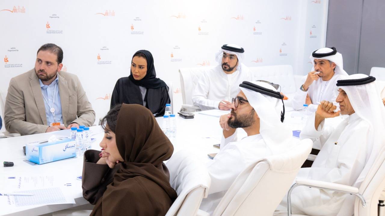 أحمد العامري وراشد الكوس خلال الاجتماع 