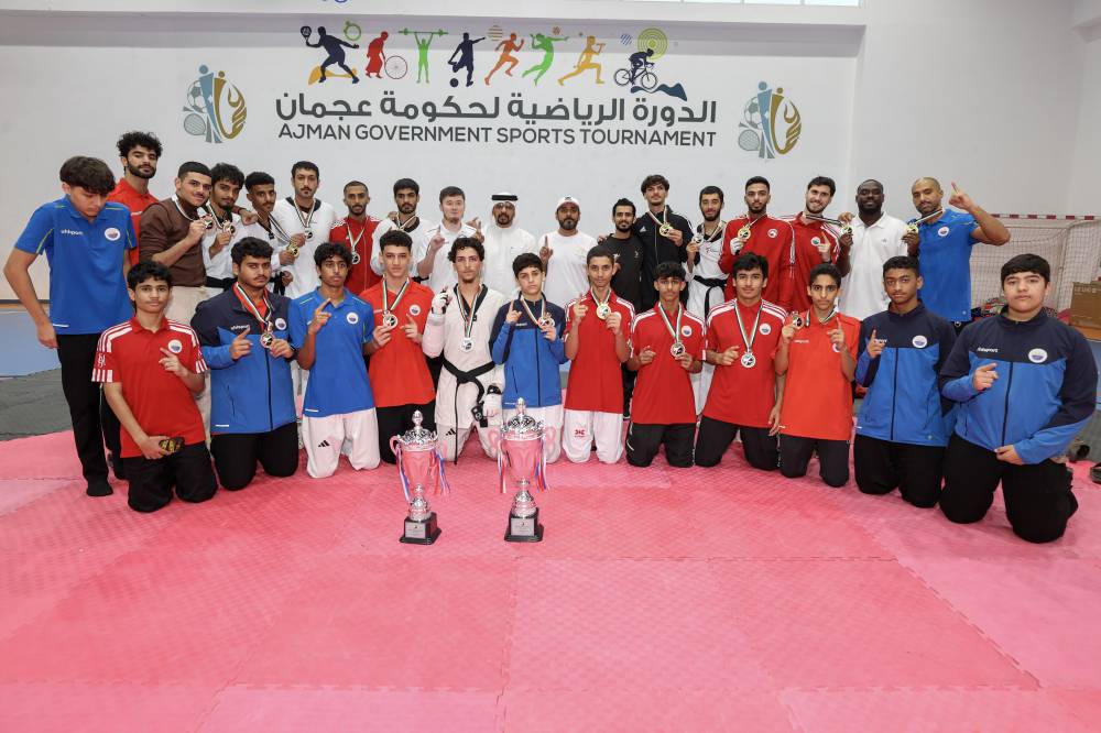 خلال تتويج الفائزين