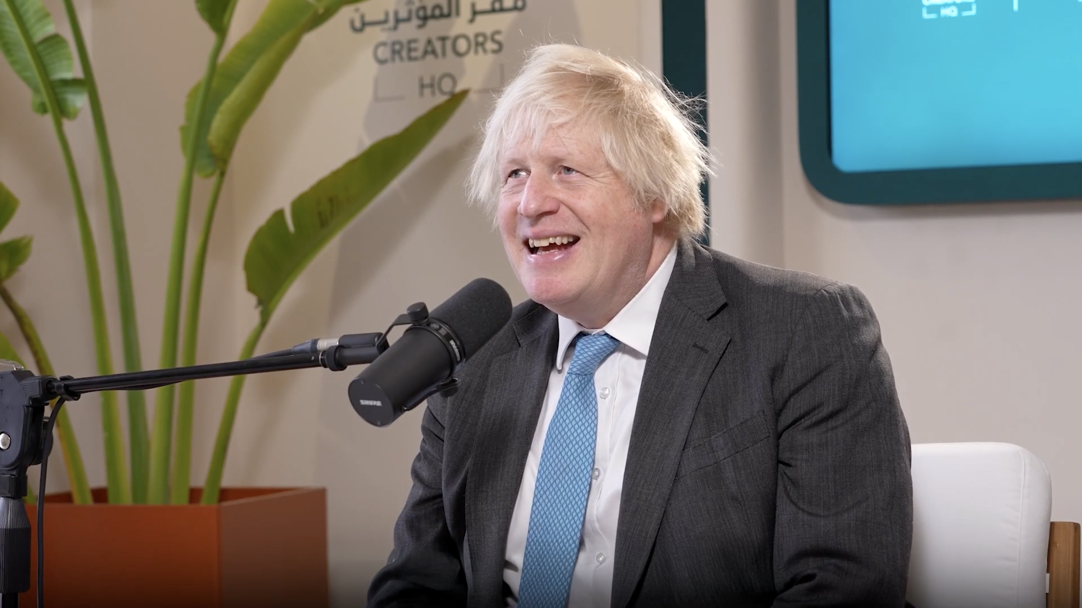 الذكاء الاصطناعي يعيد ونستون تشرشل «وجهاً لوجه» مع بوريس جونسون