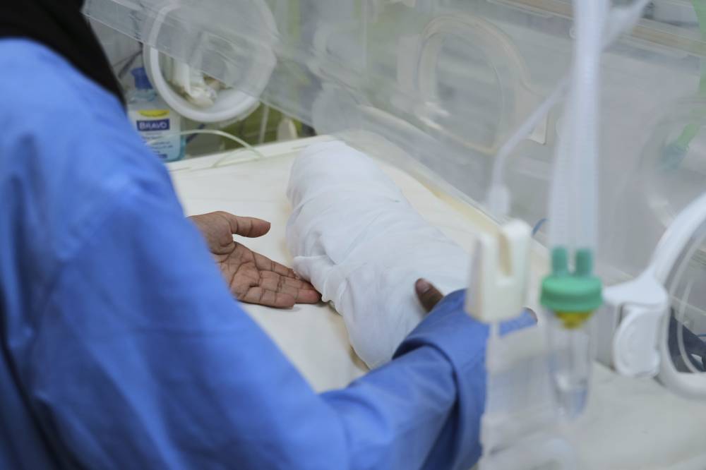 36 قتيلاً في ضربات إسرائيلية على مدرسة ومستشفى أطفال بغزة
