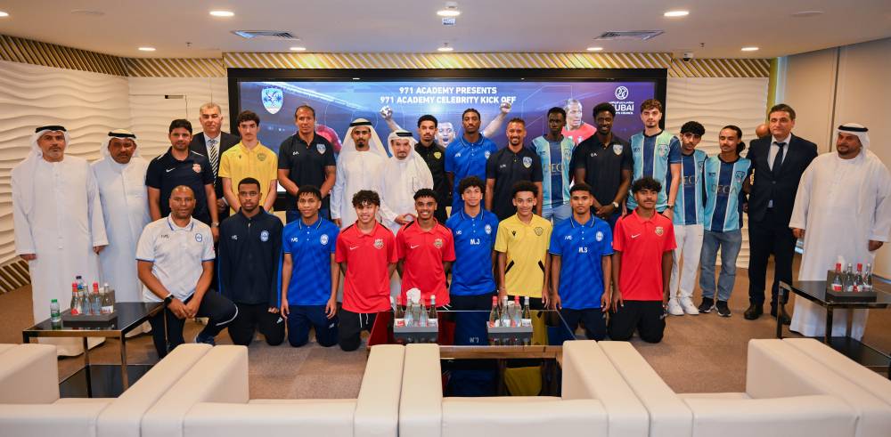 سعيد حارب مع نجوم الكرة البرتغالية ولاعبي منتخبنا الوطني للناشئين 