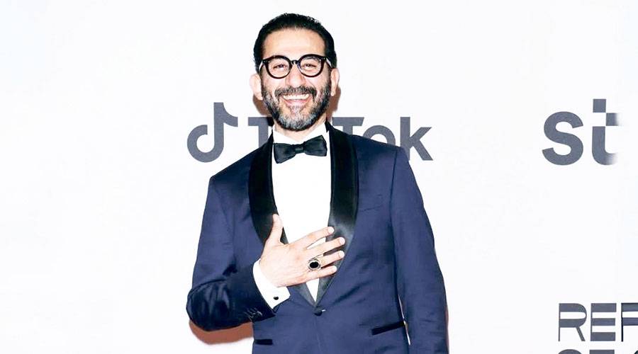 «قصة مدينة» يعيد أحمد حلمي للسينما