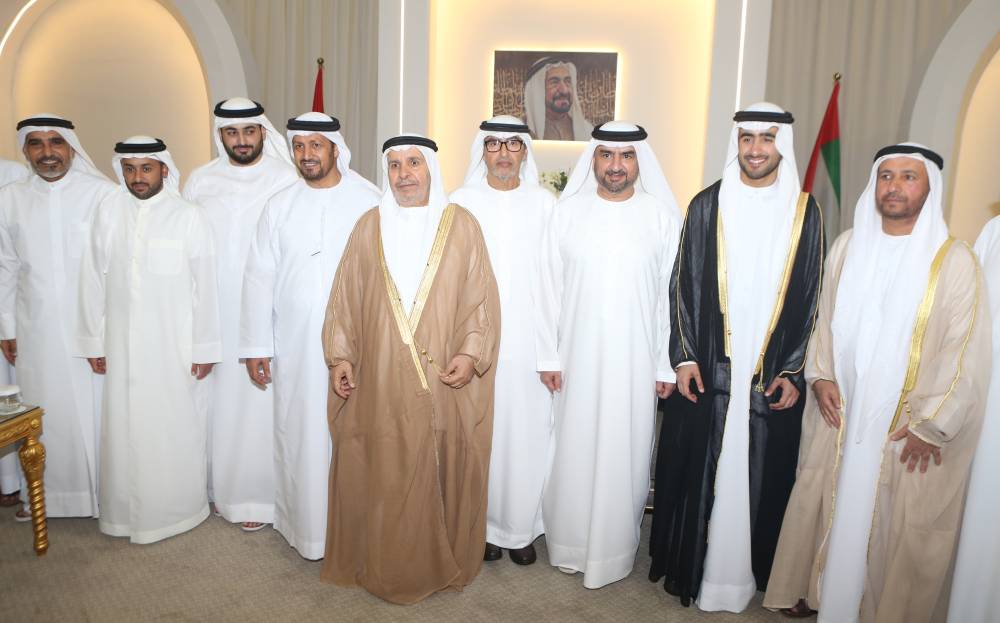 عبدالله بن سالم وسلطان بن أحمد والشيوخ يحضرون أفراح بن خادم