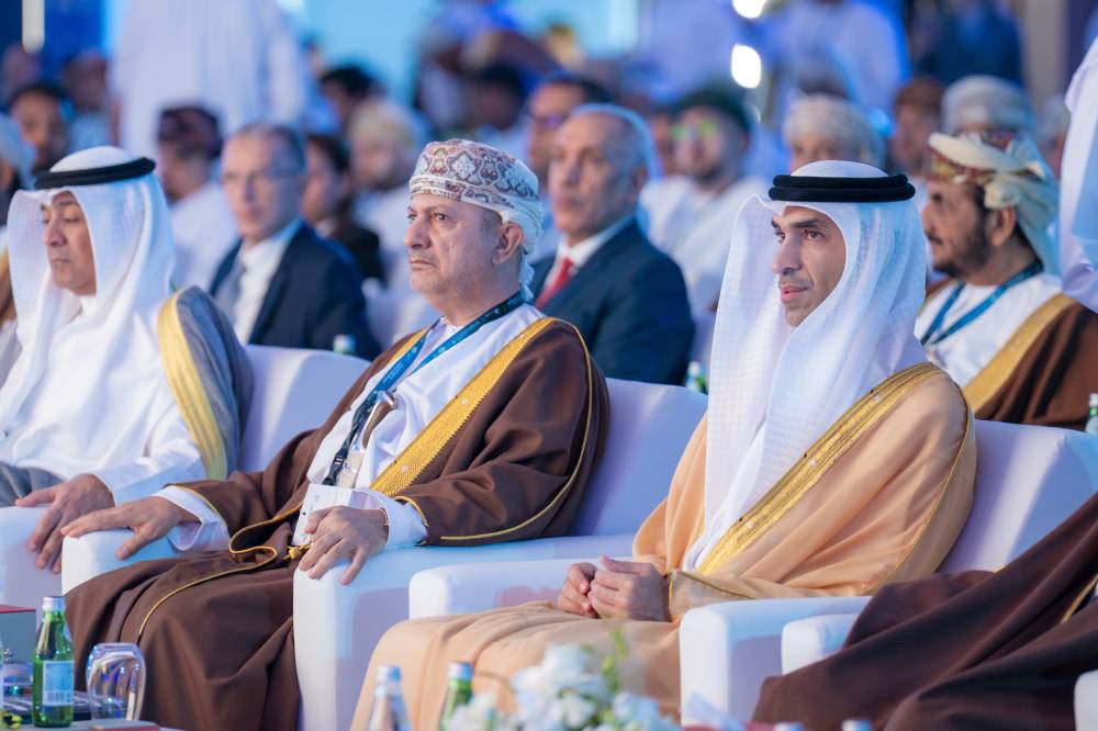 56 مليار درهم التجارة غير النفطية بين الإمارات وعمان 2024 بنمو 9.8%