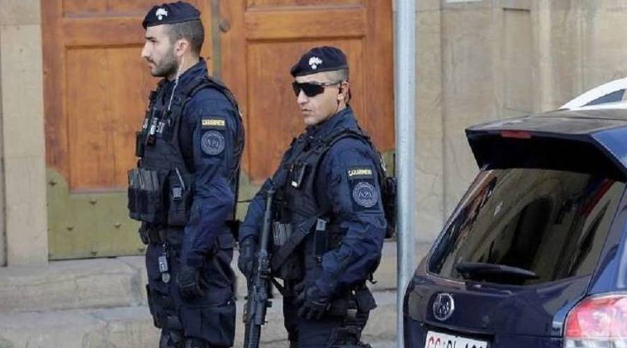 إيطاليا تقبض على طاعن مصل داخل مسجد فرنسي