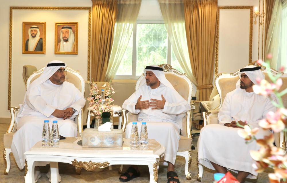 مناقشة الرؤى الاستثمارية المستقبلية في الحمرية