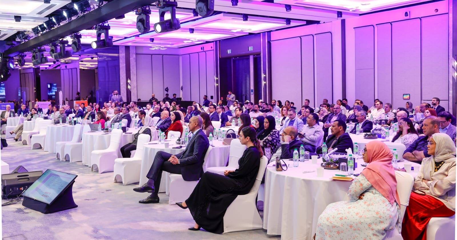 خلال المؤتمر 