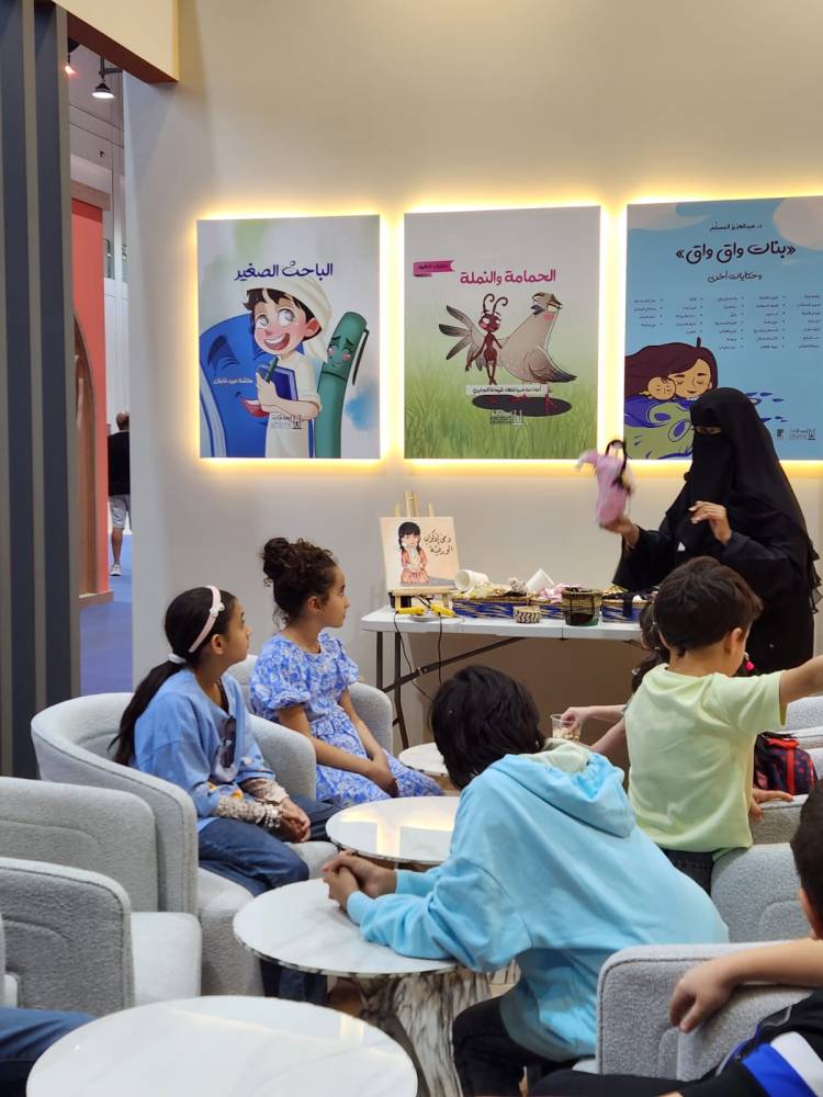 إصدارات متنوعة في جناح المعهد