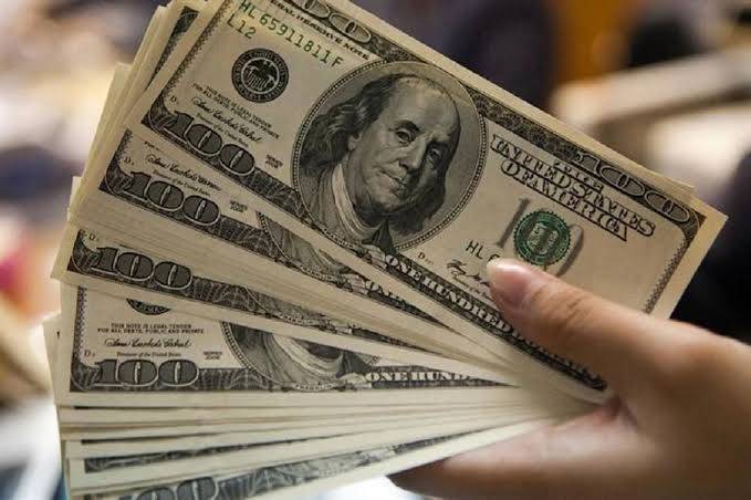 الدولار يتراجع إلى 50.84 جنيه في البنوك المصرية.. هل يستمر الانخفاض؟