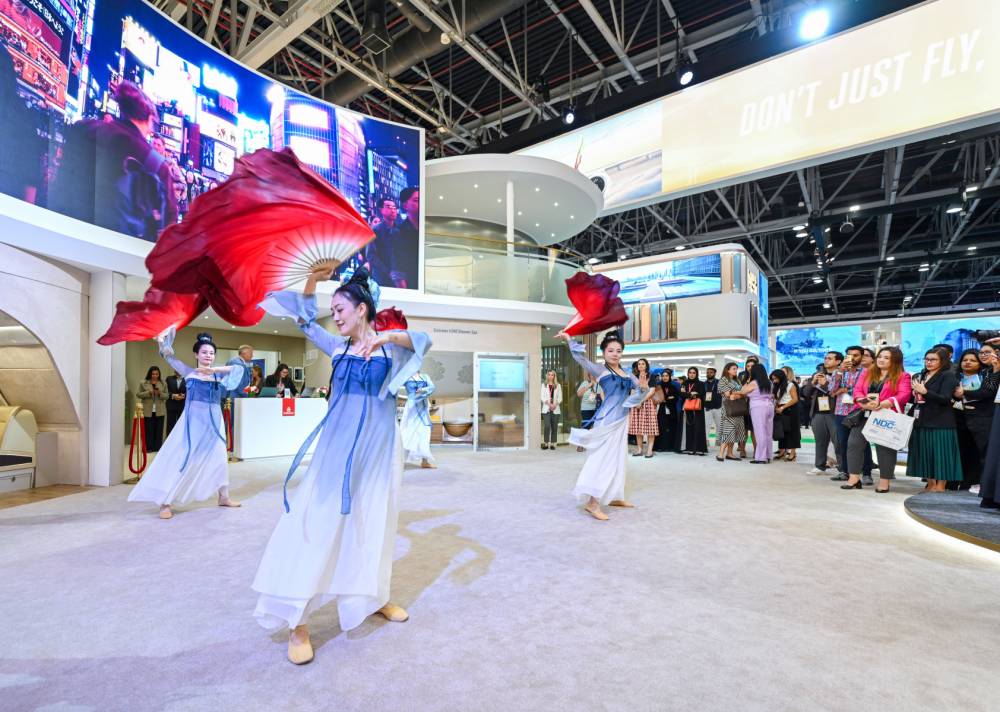  27 ألف زائر لجناح طيران الإمارات في معرض سوق السفر العربي 2025