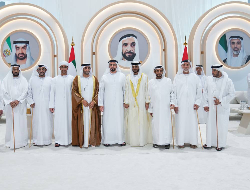 سيف بن زايد يحضر أفراح الفلاحي والمزروعي