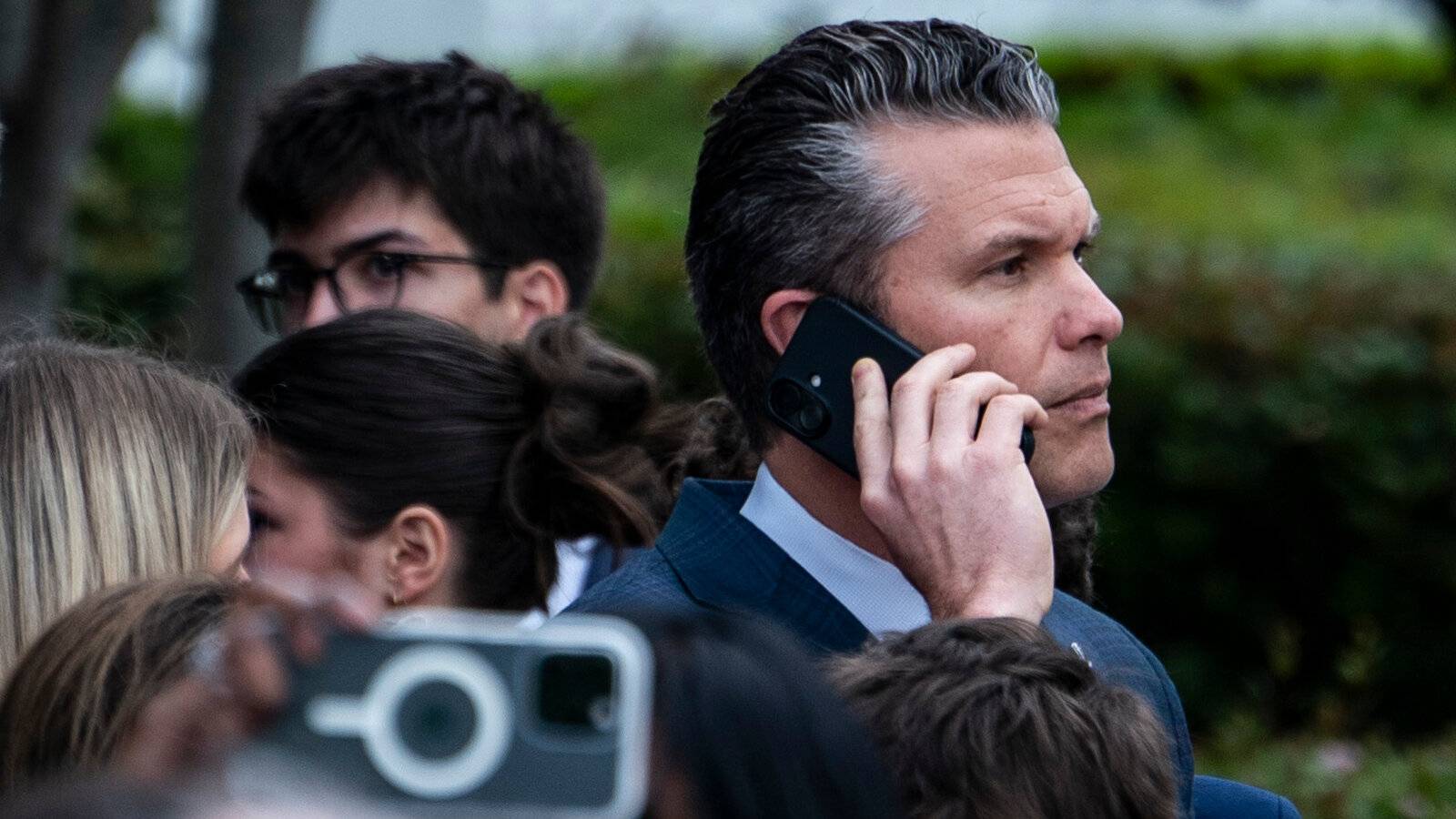 مفاجأة مدوية.. وزير الدفاع الأمريكي استخدم سيغنال 12 مرة لمناقشة معلومات حساسة