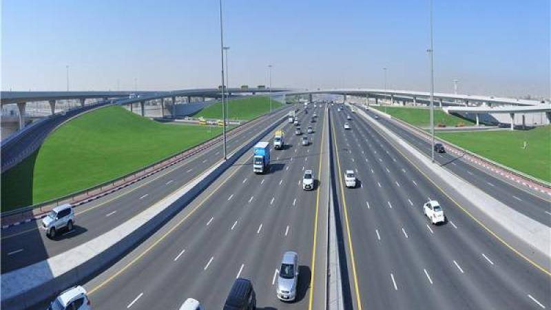 غرامتها تصل إلى 100 ألف درهم.. احذر 4 مخالفات خطرة بقانون المرور الجديد في الإمارات