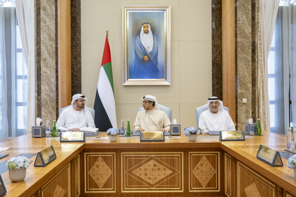 برئاسة منصور بن زايد.. «الوزاري للتنمية» يناقش مشاريع تطويرية حكومية