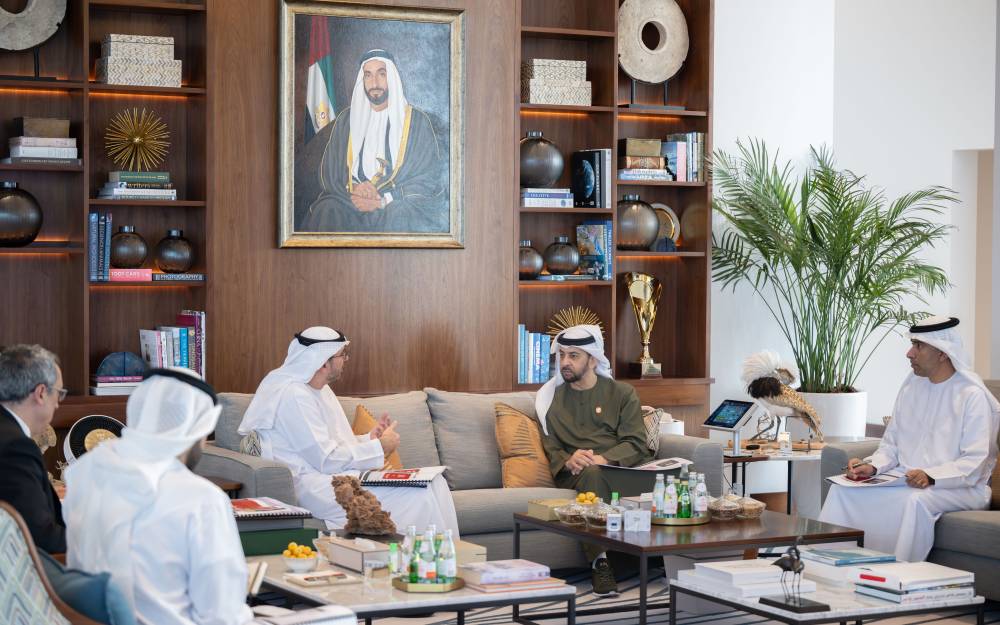 حمدان بن زايد يطلع على مستجدات مشروع السكك الحديدية الوطنية