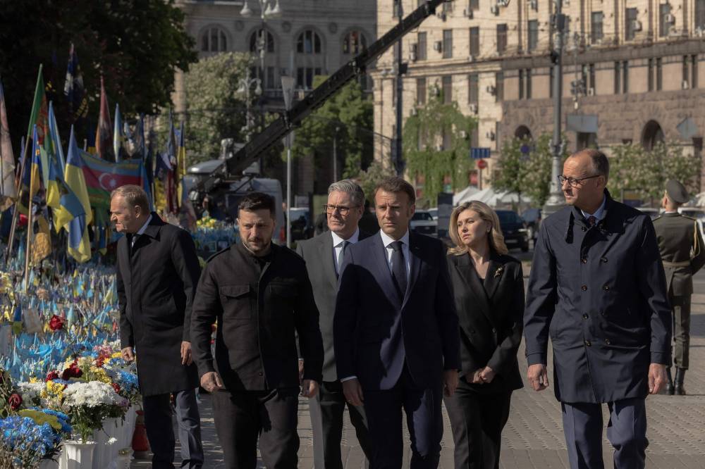 قادة دول أوروبية يصلون إلى كييف بالقطار لدعم محادثات السلام