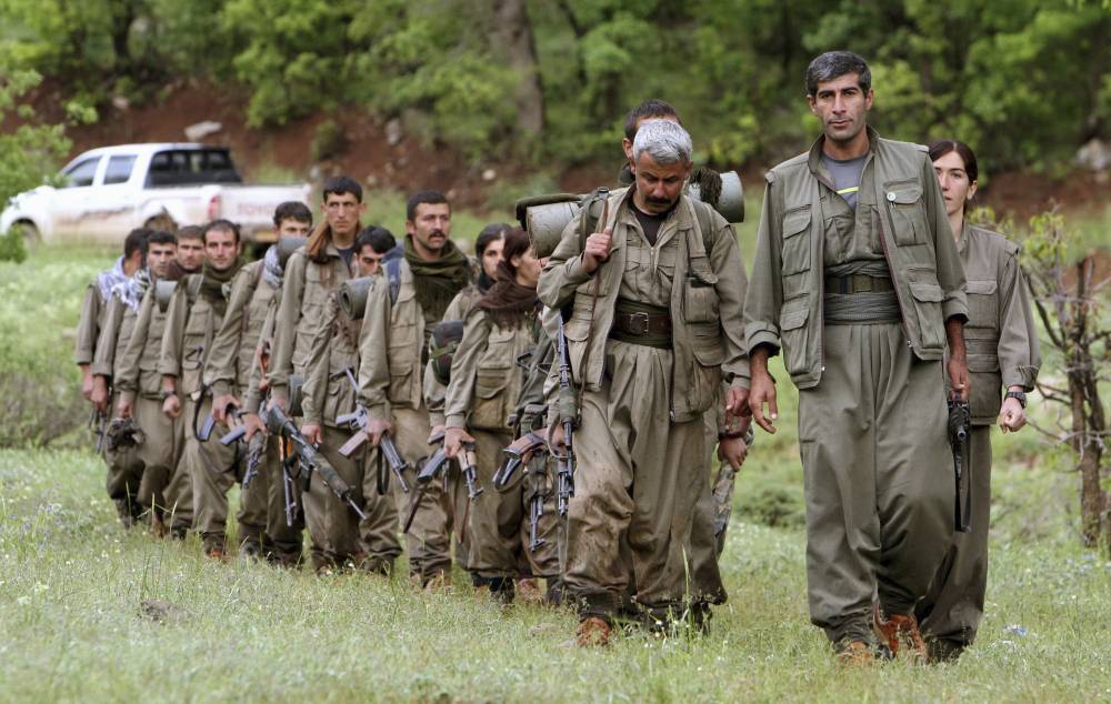 
أرشيفية لعناصر لحزب العمال الكردستاني في منطقة هيرور بشمال العراق (أ ب) 
