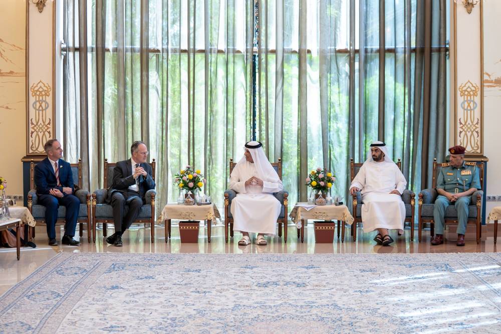 سعود بن صقر يؤكد أهمية الشراكات الدولية في مجالات الدراسات الاستراتيجية