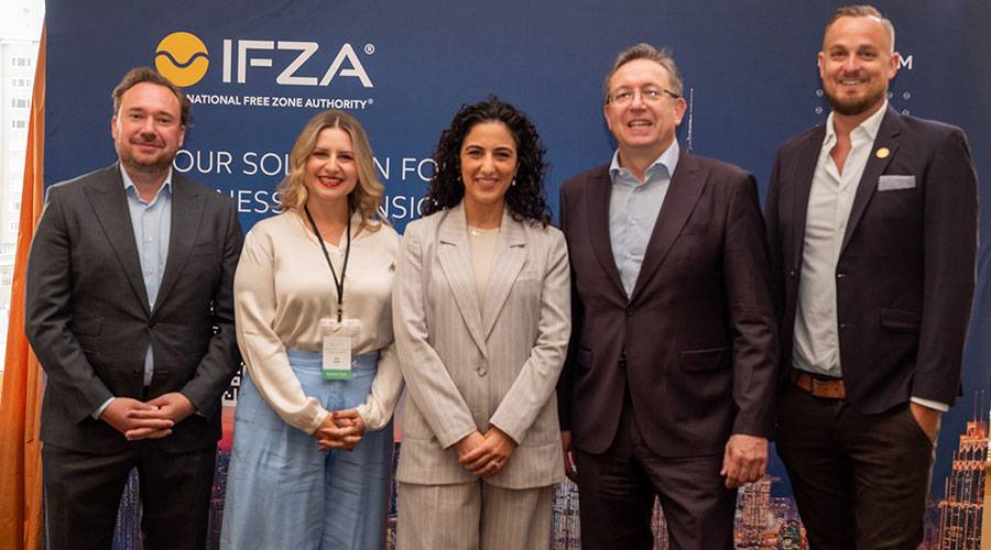 شراكة استراتيجية بين «إيفزا» و«مجلس المدن الذكية»