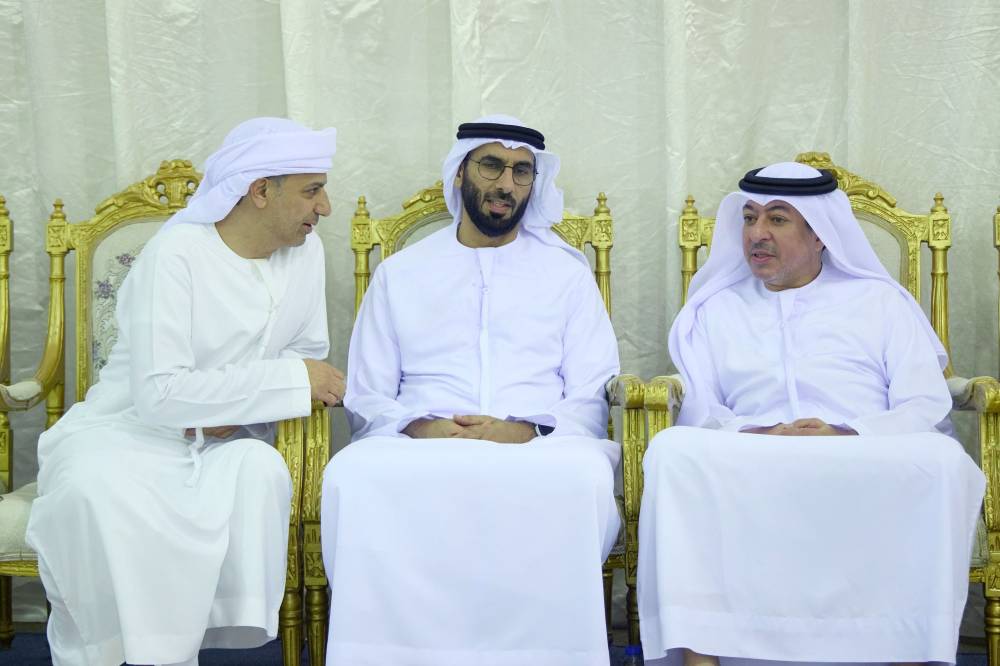 أحمد بن صقر ومحمد بن كايد وسالم بن سلطان يعزون آل العوضي