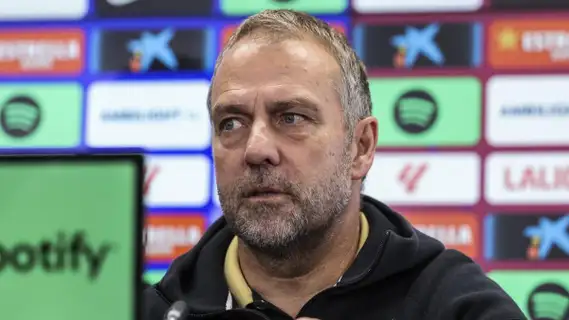 لا أشاهد ريال مدريد.. فليك يتحدث عن احتفال برشلونة «المحترم» في معقل الخصم