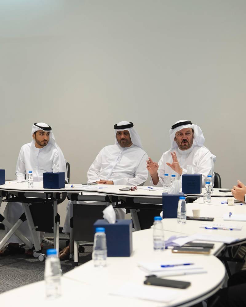 عيسى هلال وعبدالملك جاني وياسر الدوخي خلال حضور الورشة