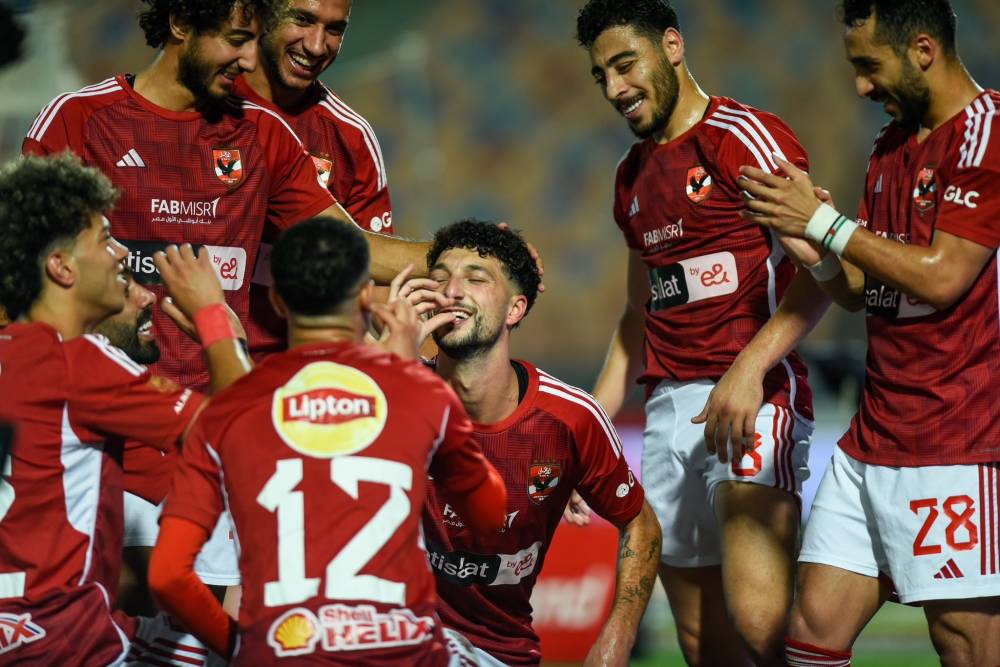 فرحة سابقة للاعبي الأهلي