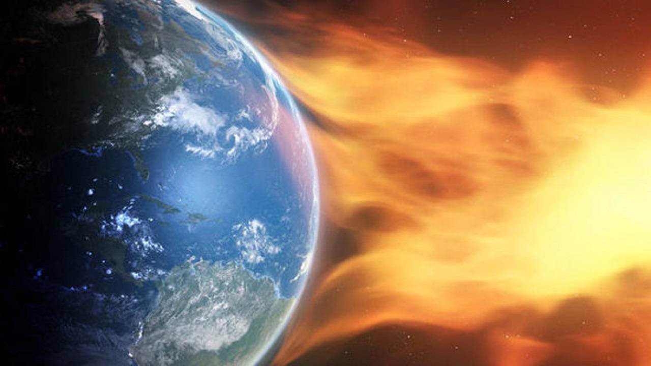 عاصفة شمسية تُطلق سحباً معدنية في غلاف الأرض