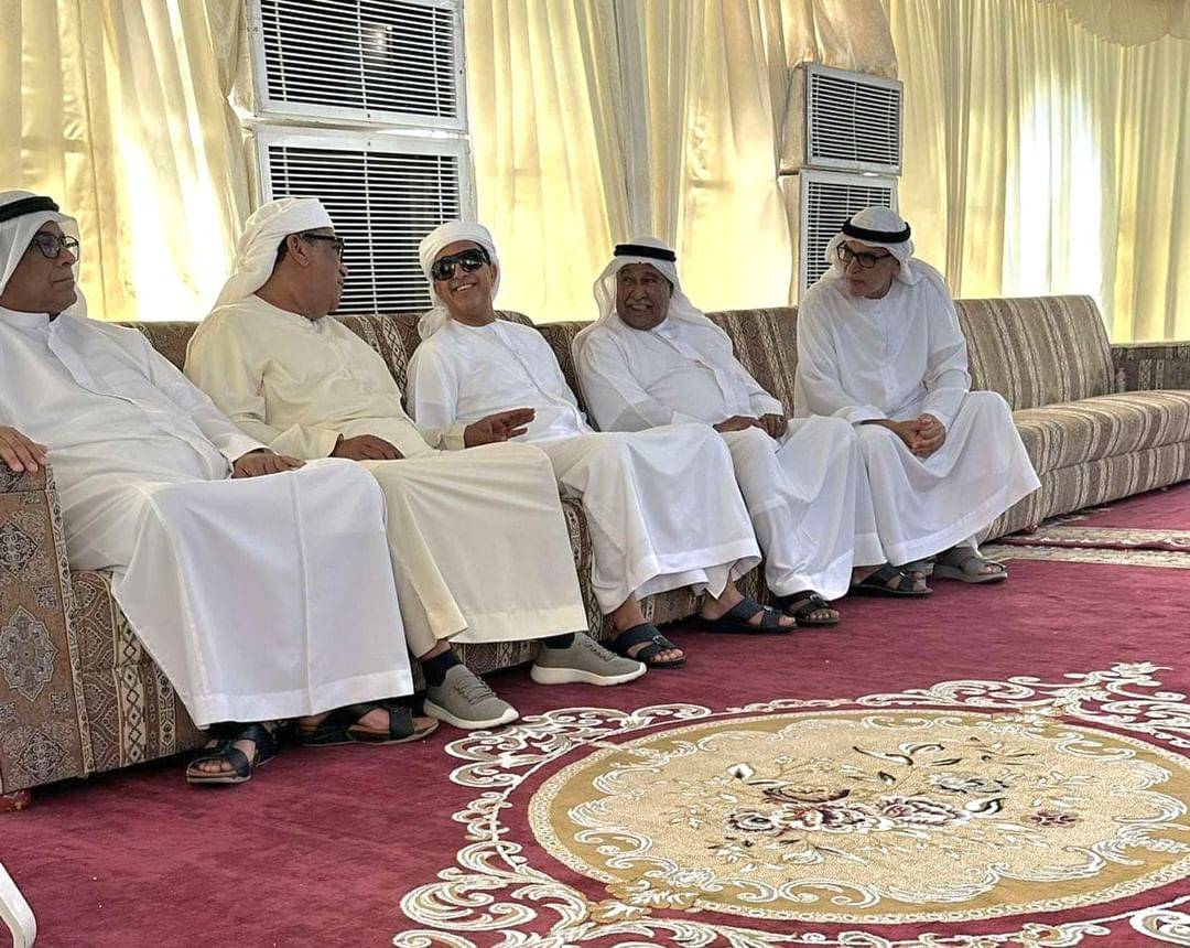سالم القاسمي يعزّي بوفاة والدة علي بن درويش برأس الخيمة