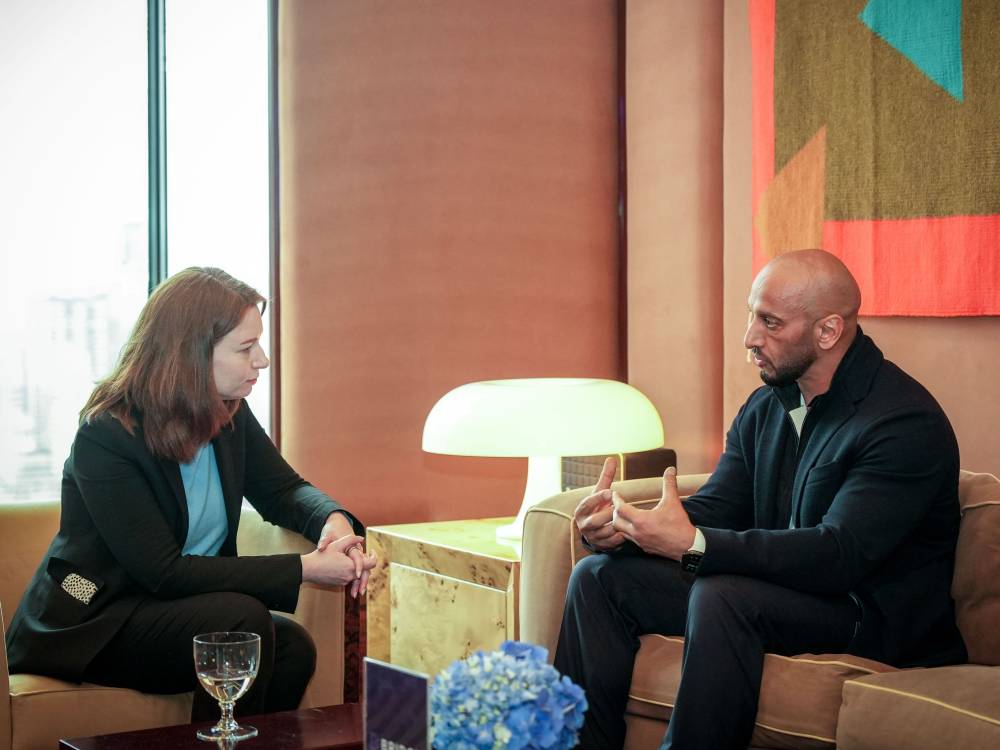 عبدالله آل حامد يعقد لقاءات ثنائية في نيويورك مع قيادات إعلامية استعداداً لقمة «بريدج»