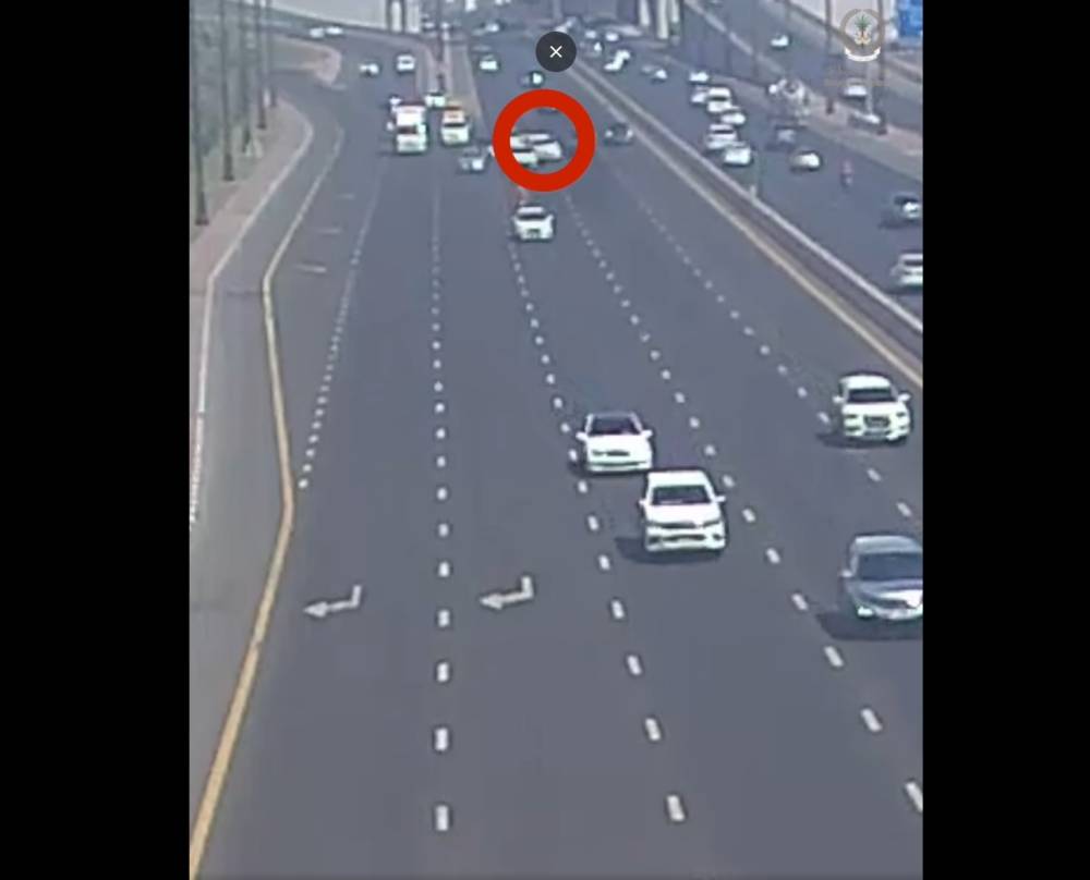 في أقل من 6 ساعات.. شرطة الشارقة تضبط سائقاً تسبب بتصادم ثلاث مركبات (فيديو)