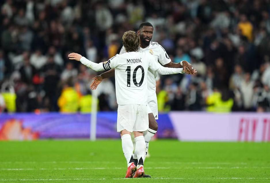 رقم «10» الأسطوري شاغر في ريال مدريد.. من حمله سابقاً ومن سيرتديه لاحقاً؟