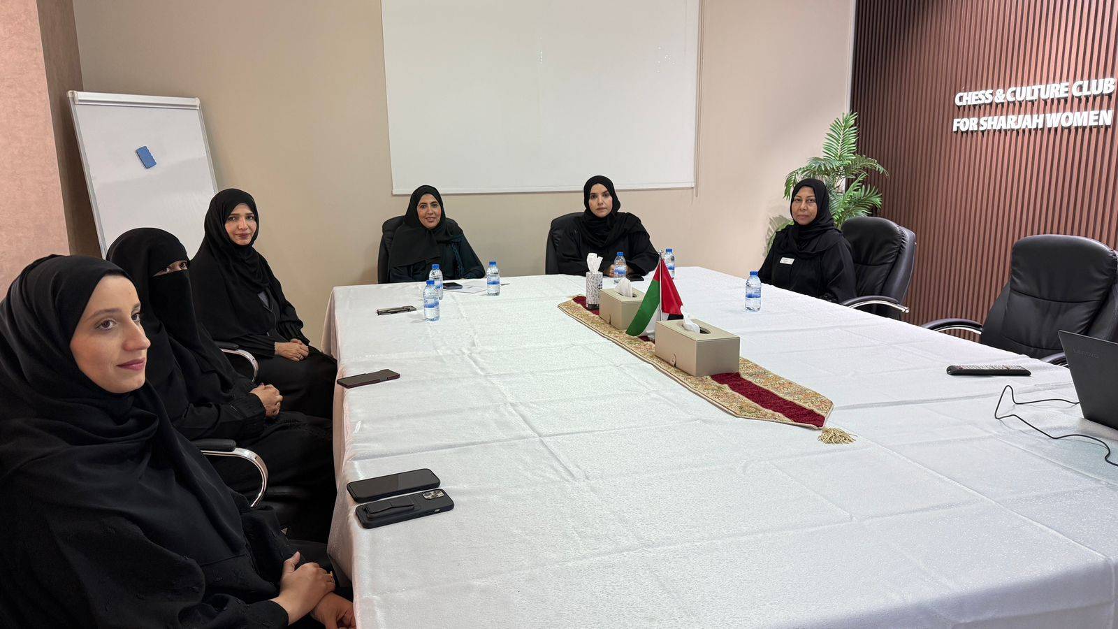 «تربية الاستشاري» تزور ناديي الشطرنج للفتيات والشارقة للسيارات القديمة