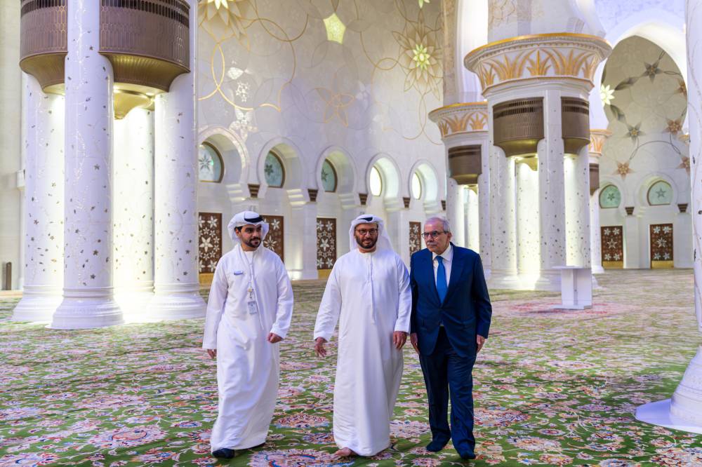 رئيس الوزراء اللبناني يزور جامع الشيخ زايد الكبير