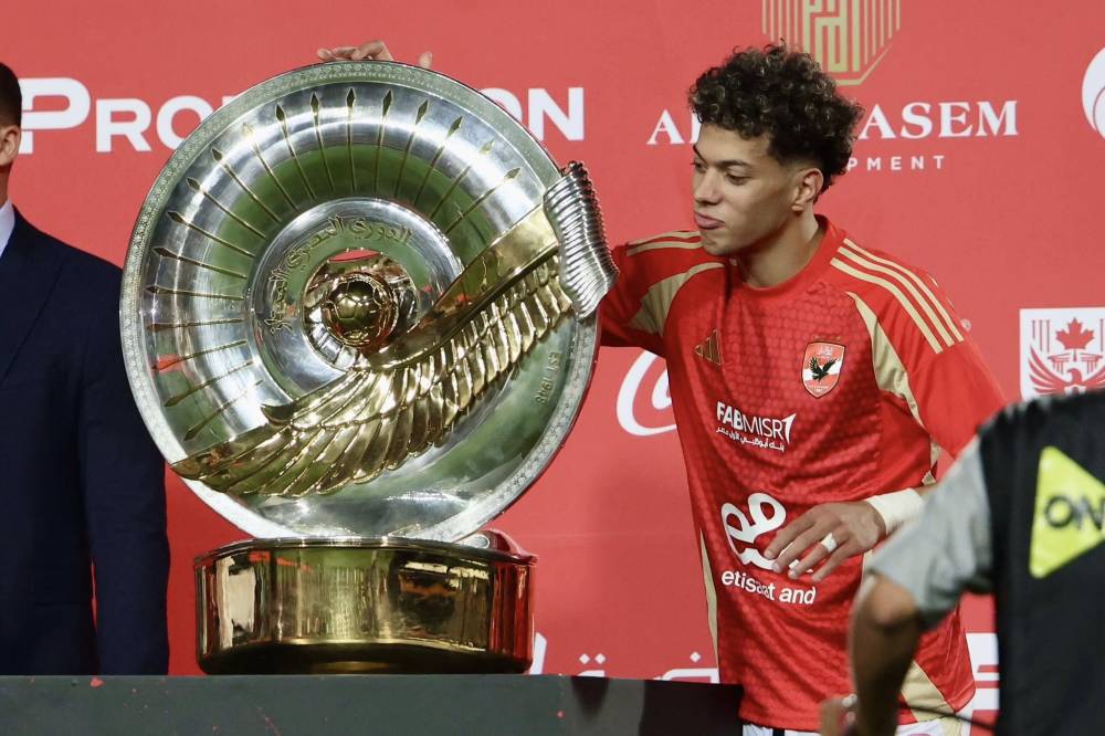إمام عاشور ودرع الدوري رقم 45 في تاريخ الاهلي