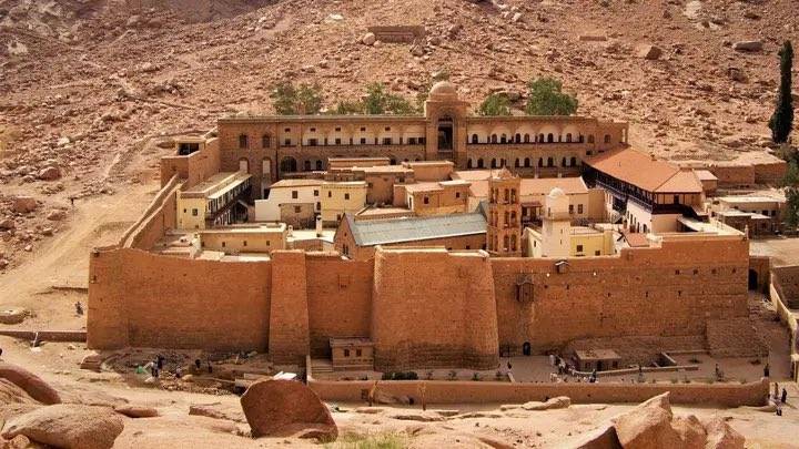 مصر تجدد التزامها بحماية دير سانت كاترين