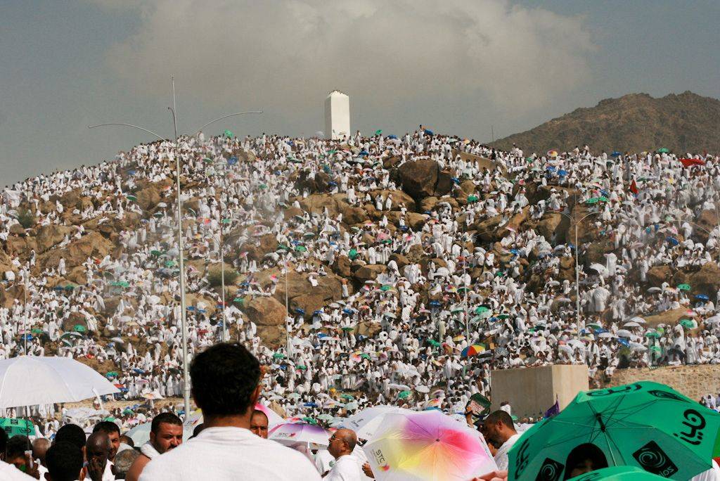 الحجاج يواجهون ارتفاع الحرارة في عرفات.. تعرف إلى الأعراض والإسعافات