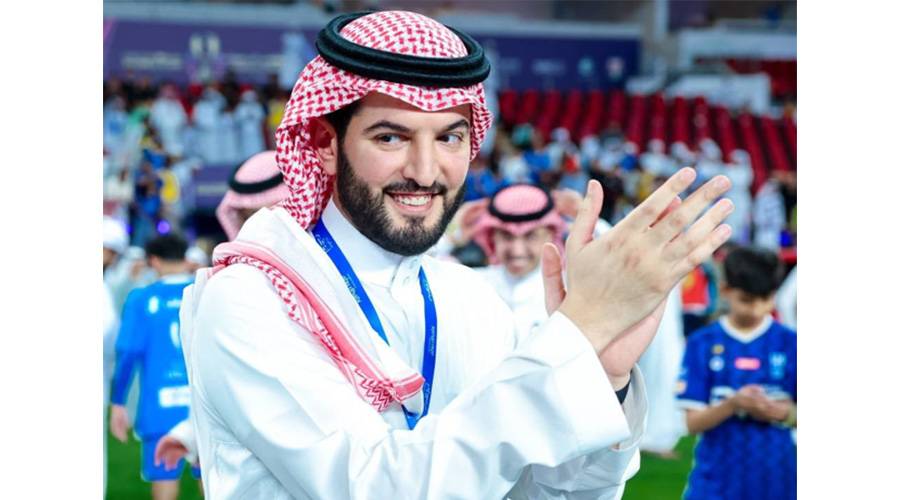 رئيس الهلال يصل إلى باريس للتوقيع مع إنزاغي وأوسمين