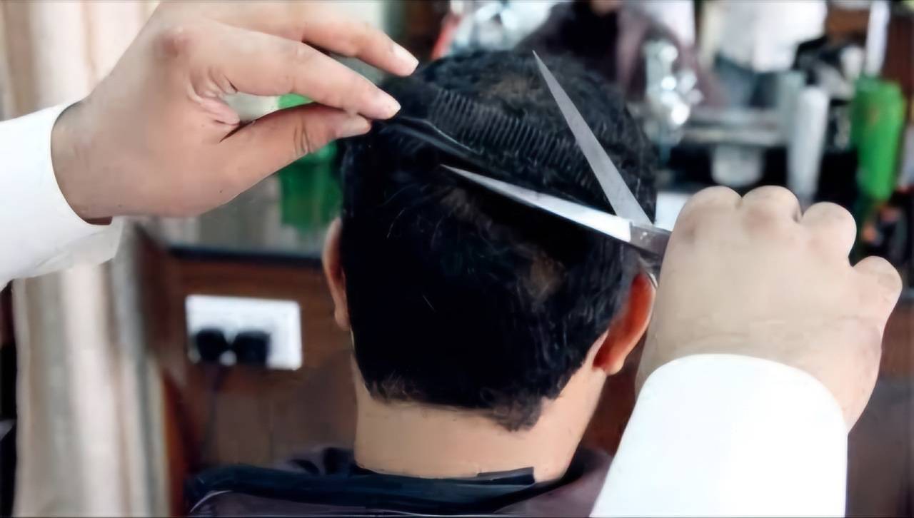 صالونات التجميل أبرزها.. مصادر متعددة للعدوى الجلدية خلال العيد