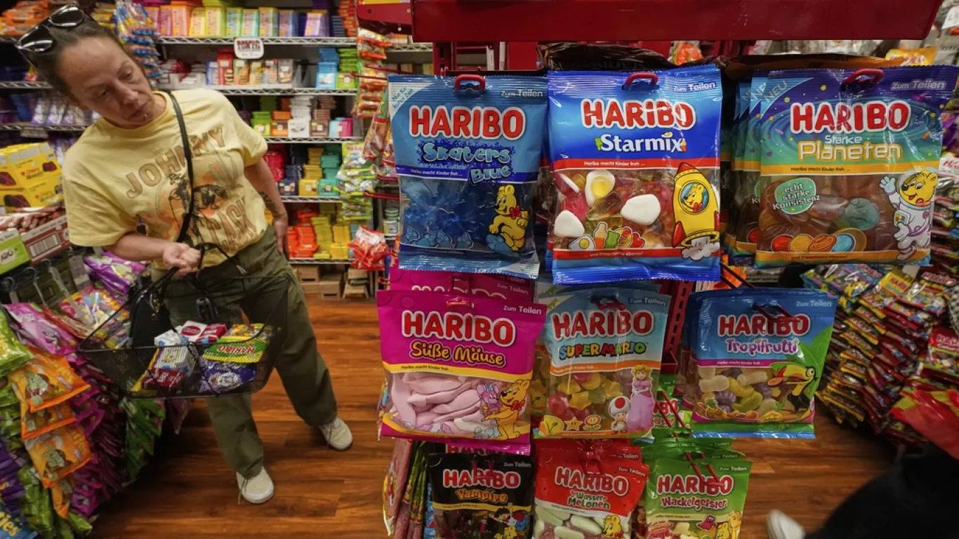 شركة حلوى ألمانية شهيرة تسحب أحد منتجاتها من دول أوروبية لاختلاطها بمخدر «الحشيش»