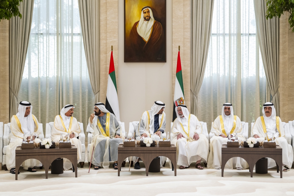 محمد بن زايد يستقبل حكام الإمارات وأولياء العهود ونواب الحكام بمناسبة عيد الأضحى