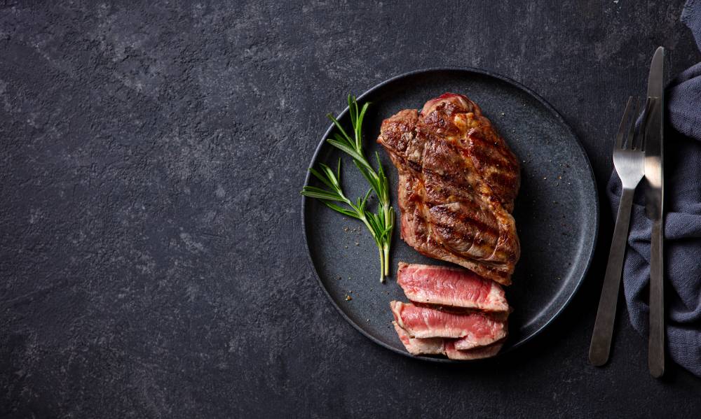 تناول اللحوم بكثرة.. إفراط يفسد بهجة عيد الأضحى